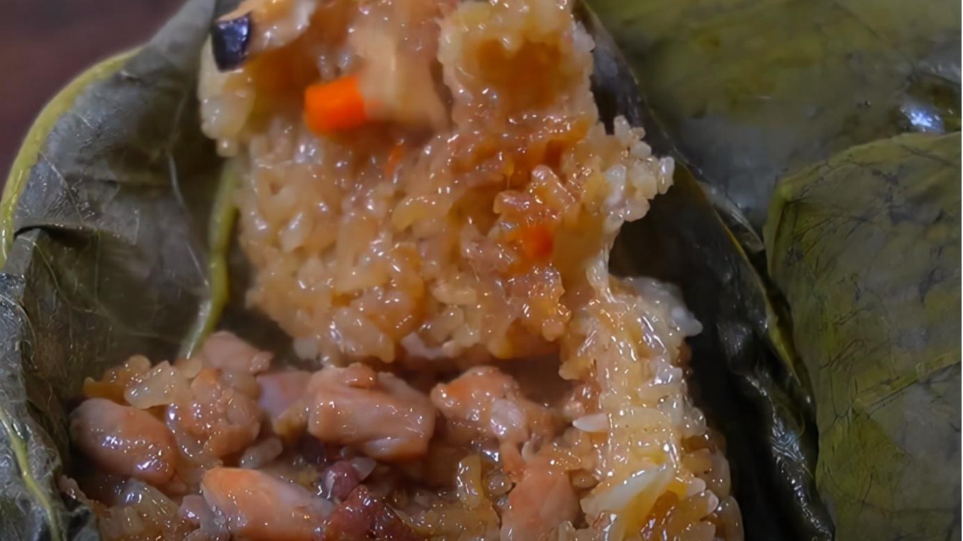 荷叶清香，糯米带的鸡肉的香味，非常的好吃。喜欢的可以试一试