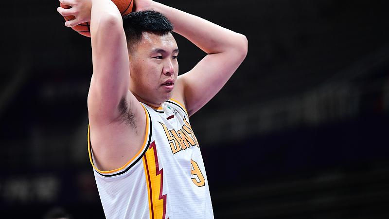 山西男篮|山西赢球离不开他！211CM高塔轰17分9板，兢兢业业成队史得分王