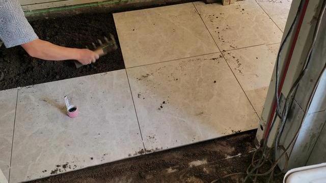 铺地砖怎么打底灰？用什么方法打底灰快？有哪些注意事项？