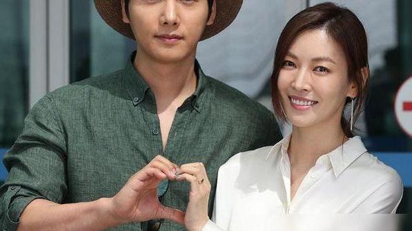 金素妍|对金素妍一见钟情，恋爱7个月闪婚，结婚五年无儿无女依旧恩爱