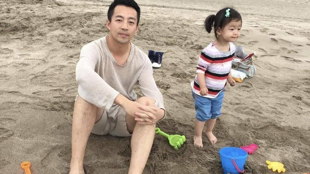 汪小菲|大S前夫汪小菲，直播全程冷脸被嘲，简介12字透露对爱女的疼惜