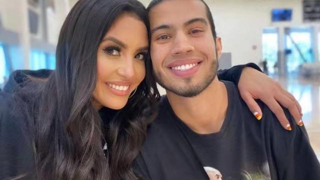 陶晶莹|23岁男私教如父般尽责，陪三母女逛迪士尼！瓦妮莎找回久违的幸福