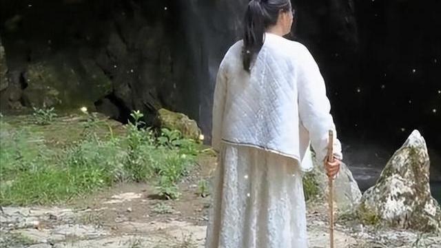 余秀华|拍婚纱照，跟小男友爬山背着走5小时，余秀华浅谈爱情：遇见晚了