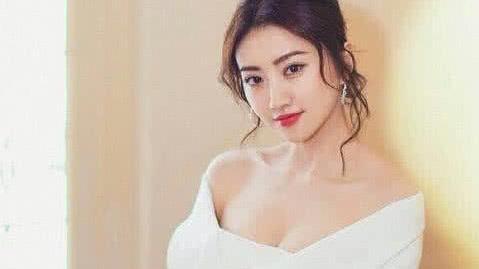 景甜|景甜：“冰雪薇甜”特别有钱，德不配位的逆天资源，终于逆风翻盘