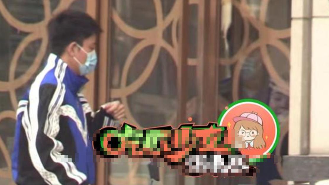 贾乃亮|贾乃亮开豪车到李小璐家，当年离婚协议曝光，难怪不要抚养权