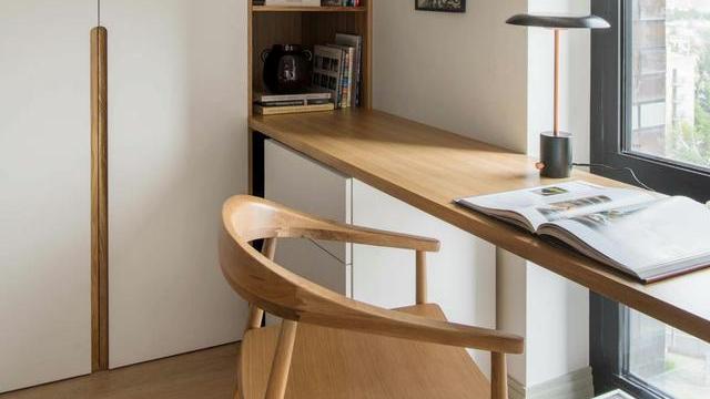 母女同住小两房，每间都有办公学习区，柔和色调带来轻松愉悦感