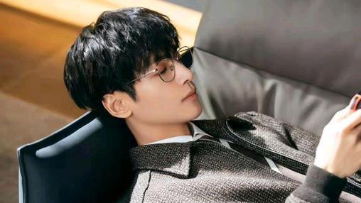 罗云熙|任嘉伦罗云熙是“瘦星”，罗云熙瘦到撑不起戏服，任嘉伦仅110斤