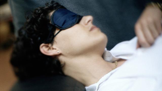 医生|女性更年期失眠，别急着吃安眠药，用好6个方法，改善失眠睡得香