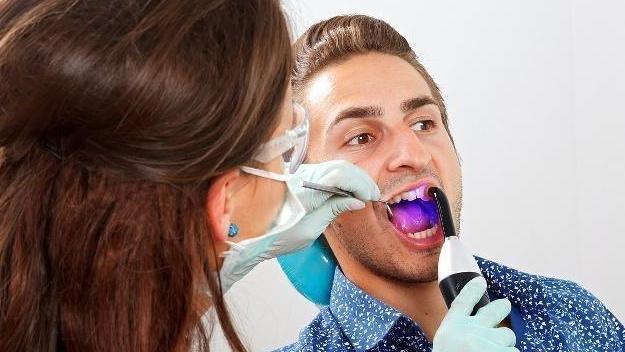 口臭|男人出现“1黑2臭”，或许是肾脏“不堪重负”，希望你一个也不占