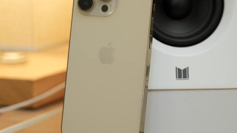 网购|当下花7399元入手iPhone13Pro会后悔吗？过来人说出四个重点