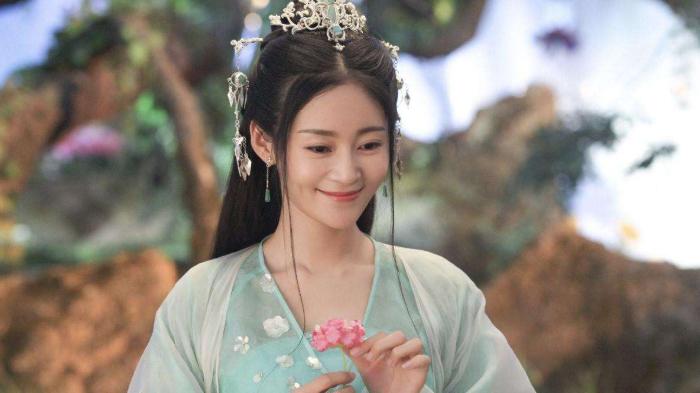 香蜜沉沉烬如霜|香蜜沉沉烬如霜：温柔端庄的风神临秀姨，这一生到底图什么呢？