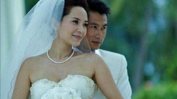 蔡少芬|5位嫁内地小艺人的富婆港星，郭羡妮给公婆买房，蔡少芬高龄生子