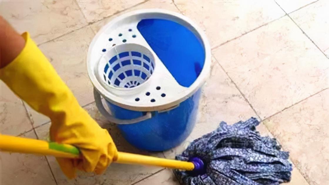 地面总是拖不干净，还容易脏？教你这么做，拖完干净还不起灰