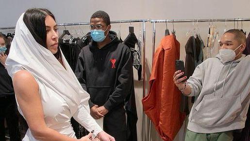 金·卡戴珊|金·卡戴珊仓库放30000件衣服，如同卖场，离婚坎耶后穿衣遇瓶颈