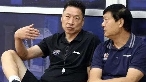 热火队|冠军主帅离队！告别CBA赛场 打造上海男篮未来