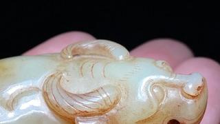 和田玉籽料|明 和田玉 籽料 留皮受沁 玉牛 把件 摆件