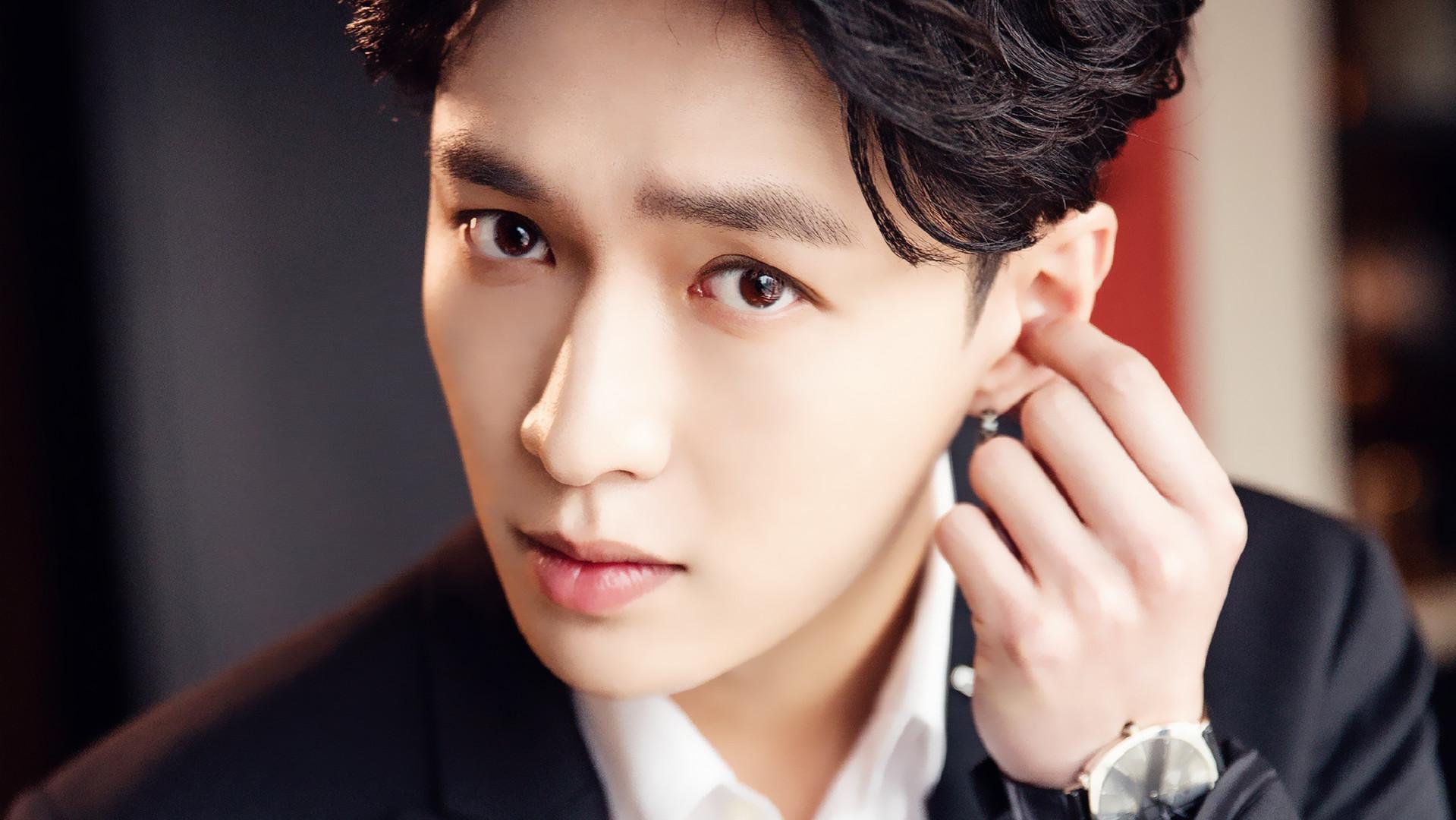 张艺兴|遭前队友排挤，却被五个男人宠上天，张艺兴的单纯人设能立多久