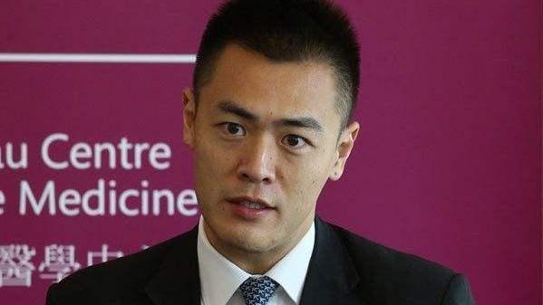 刘鸣炜|刘銮雄长子刘鸣炜，小10岁女友出身平凡，不介意当3个孩子后妈？