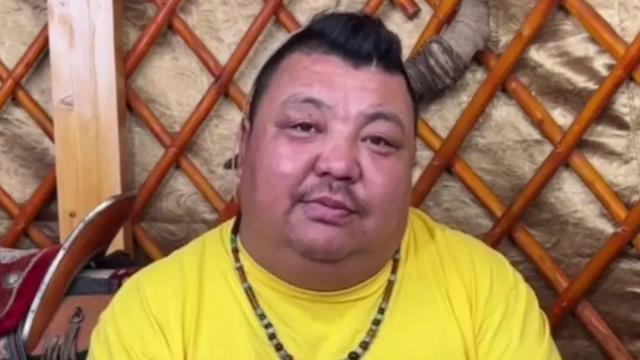 面条|网红“恩克”大口吃羊油，脸色泛青引担忧，网友：早晚得出事