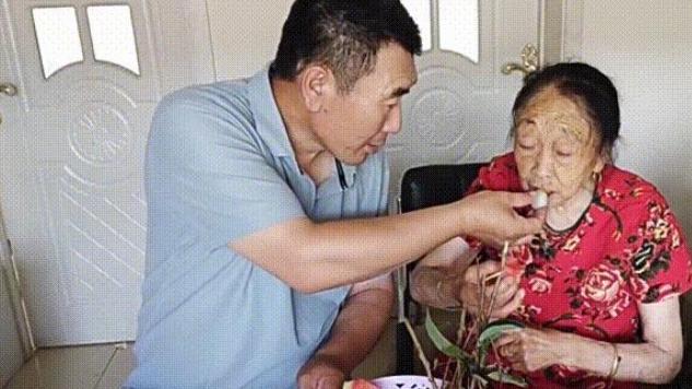 李玉成|84岁马玉琴和52岁李玉成，老妻少夫26年，如今疑似感情出现危机
