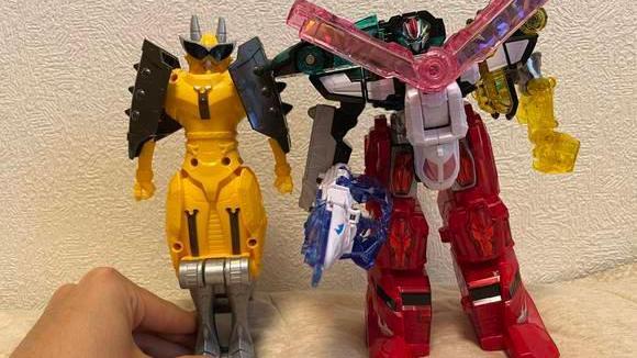 特摄|三大特摄六月份杂志图：礼拜四迎来最终形态，猫系兽人正式参战！