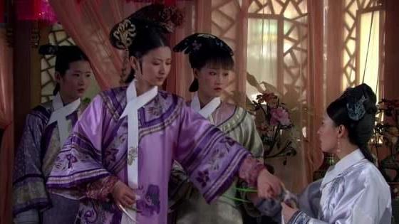沈眉庄|沈眉庄临死前和温实初道别，谁注意到甄嬛恶心的眼神？暗藏深意