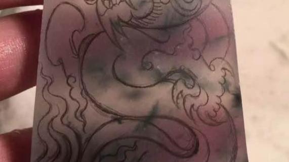 翡翠|这块儿龙主题的翡翠，不仅造型精美，就连质地都非常高贵
