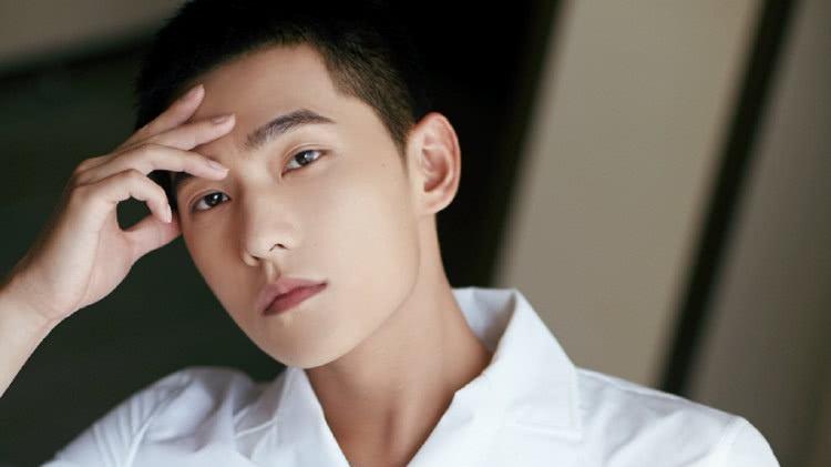 顾漫|顾漫《骄阳似我》选角肖战杨洋？白鹿宋祖儿争女一号，职场恋爱天花板