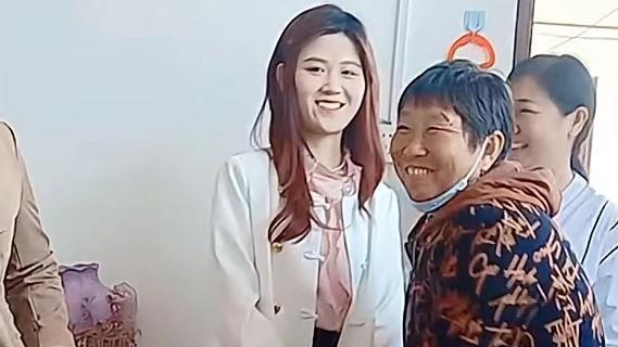 朱之文|大衣哥改行当“木匠”？在家给小伟做木箱，村民：已搬回朱家老宅