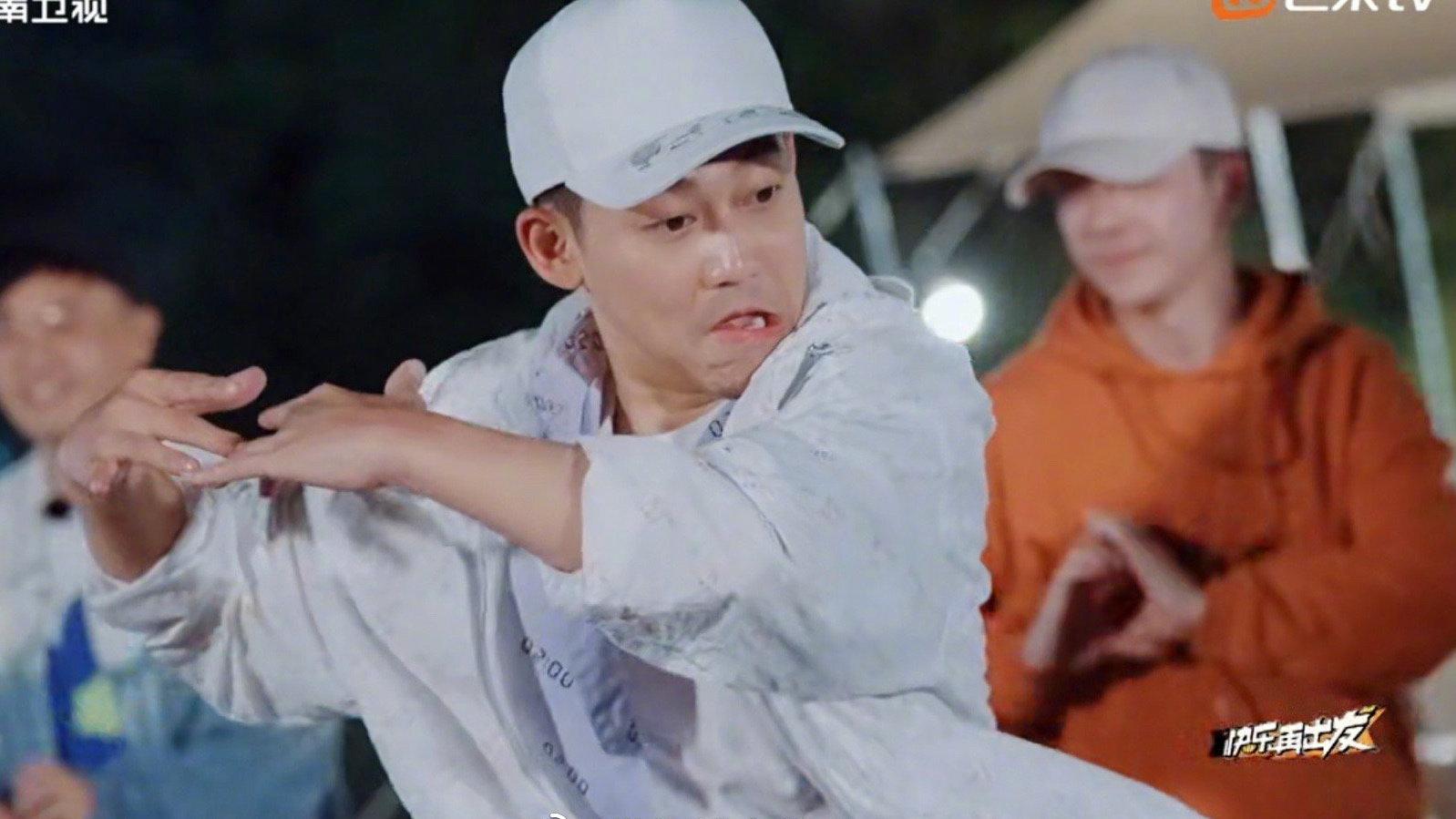 香港|苏醒翻跳王心凌的歌，全程失去表情管理，表示不会在节目里唱跳了