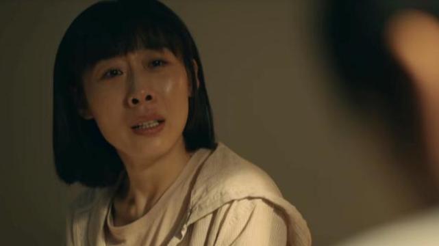 姜文|《亲爱的小孩》中方母扮演着，不仅展现出了精湛的演技，而且还是姜文的大学同学