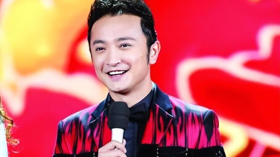 尼格买提|央视主持人尼格买提30岁结婚, 婚后9年无儿无女, 成父母最大遗憾