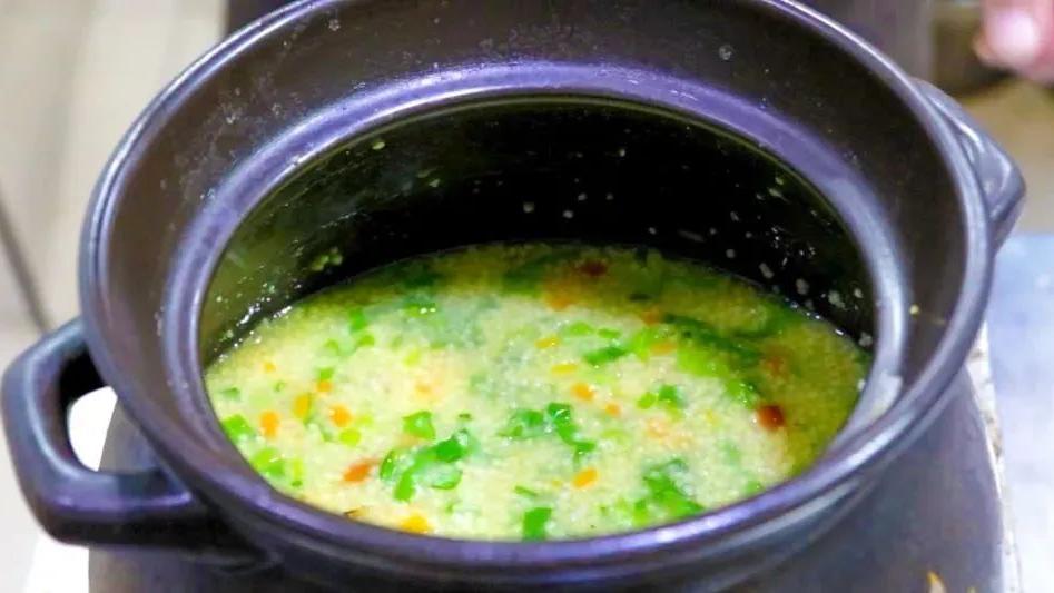 香菇|建议中老年人：吃这5道家常“凉菜”，润喉祛火，脾胃好