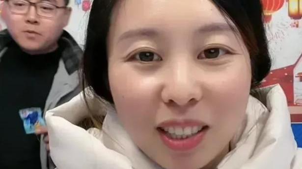 许敏|田静晒悦悦入队申请书，“姓名”一栏引争议，网友：管得真宽