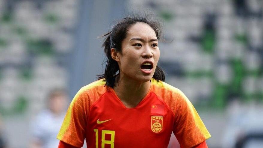 中国女足|官宣！恭喜中国女足！2022年首位留洋国脚诞生，27岁再进欧洲豪门