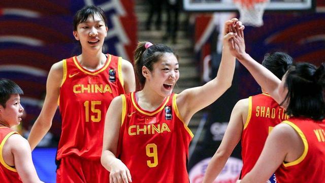 中国女篮|早上5点，中国女篮227cm天才巨人送惊喜，姚明杜锋乐开花