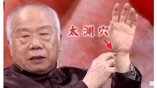 穴位|它是人体自带“养肺穴”，经常按一按，疏通肺气，远离肺病困扰