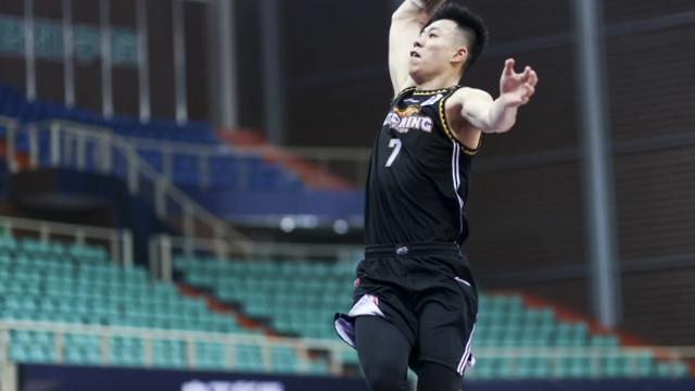 拉伊奥拉|助辽宁重返霸主之位，大公子想逐梦NBA！张镇麟已给妈妈写申请！