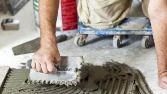 越来越多人这样贴瓷砖，一问老师傅，才知道这样装省钱又快捷