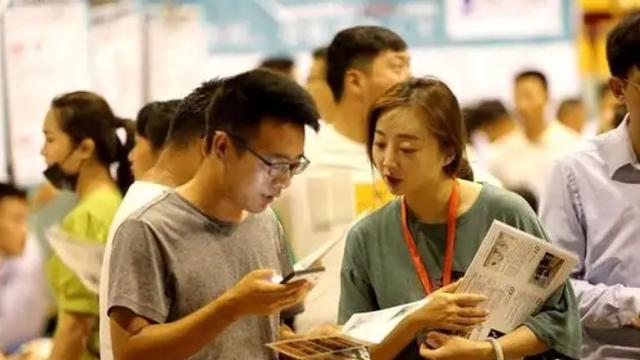 |“新兴职业”备受毕业生青睐，收入超过铁饭碗，但父母却不认可