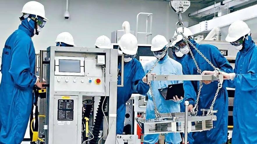 华为荣耀|“禁令”下，ASML出货中国市场的数据公开！外媒：ASML认清现实了