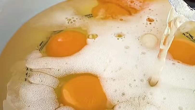 鸡蛋|面粉打2个鸡蛋，筷子搅一搅，几分钟做一大锅，比油条还好吃