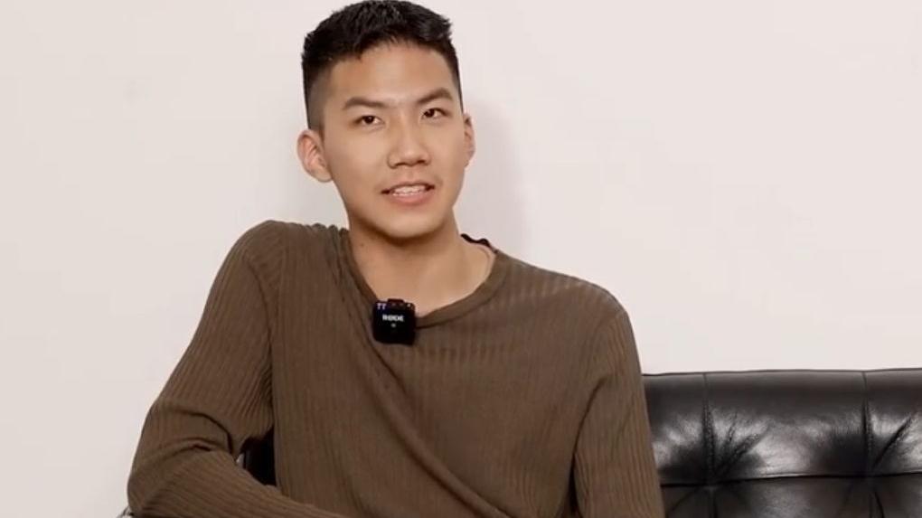 |胡军儿子拍写真，13岁康康越发帅气，被网红喊话进娱乐圈