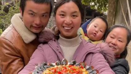 |转行了？牛爱芳断更24天后现状，白白胖胖没胡子，门前堆满纸壳子