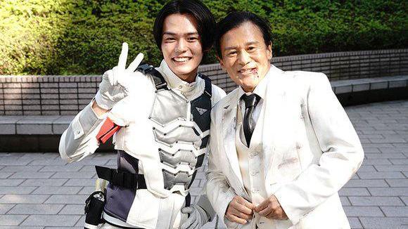 acgn漫评|假面骑士revice塑造比较烂的角色，赤石太可惜了，一辉各种降智！