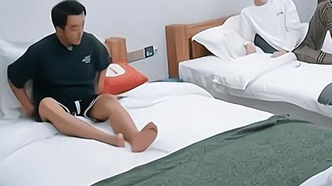 Angelababy|新恋情曝光？杨颖与23岁男子穿情侣装“网咖包宿”