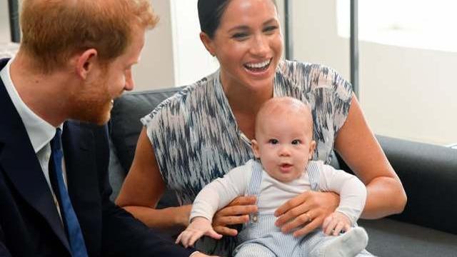 肖战|不叫父亲，阿奇和莉莉贝特给哈里起了一个可爱甜蜜的名字