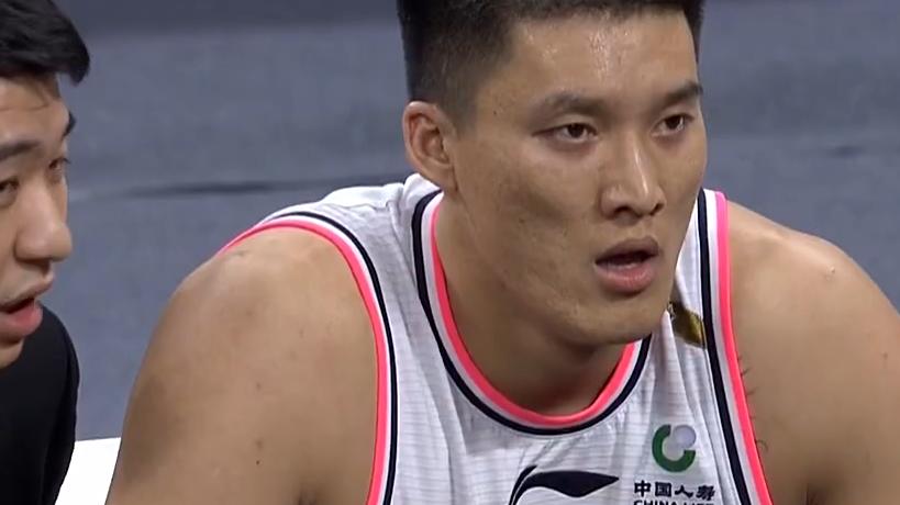 辽宁男篮|辽粤污点，裁判热搜第一！杜锋爱将肘击辽宁MVP，裁判不吹不合适