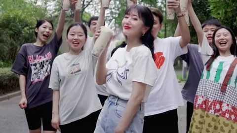 赵雅芝|赵雅芝化妆带头跑步，身材丰满，风韵犹存