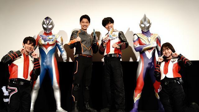 acgn漫评|德凯与特利迦奥特曼交接现场德凯正面造型被槽特利迦三人组回归